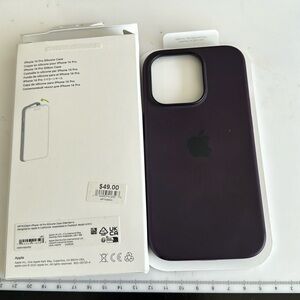 iPhone 14 Pro color elderberry